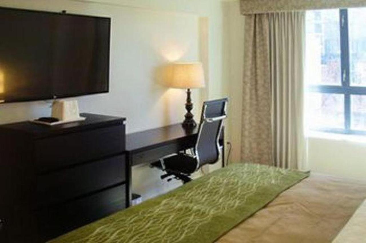 Comfort Inn & Suites - Kew Gardens Near La Guardia Airport New York Exterior photo
